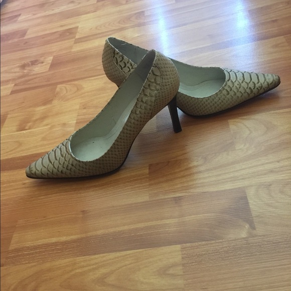 ☀️SOLD☀️Calvin Klein | Python Snake Print Heels - Picture 3 of 5